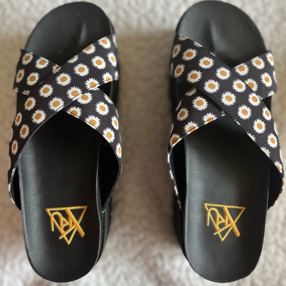 YRU daisy platform slides Retro ~90s ~Y2K ~Grunge era ~It Girl ~Heavier weight - Picture 8 of 8